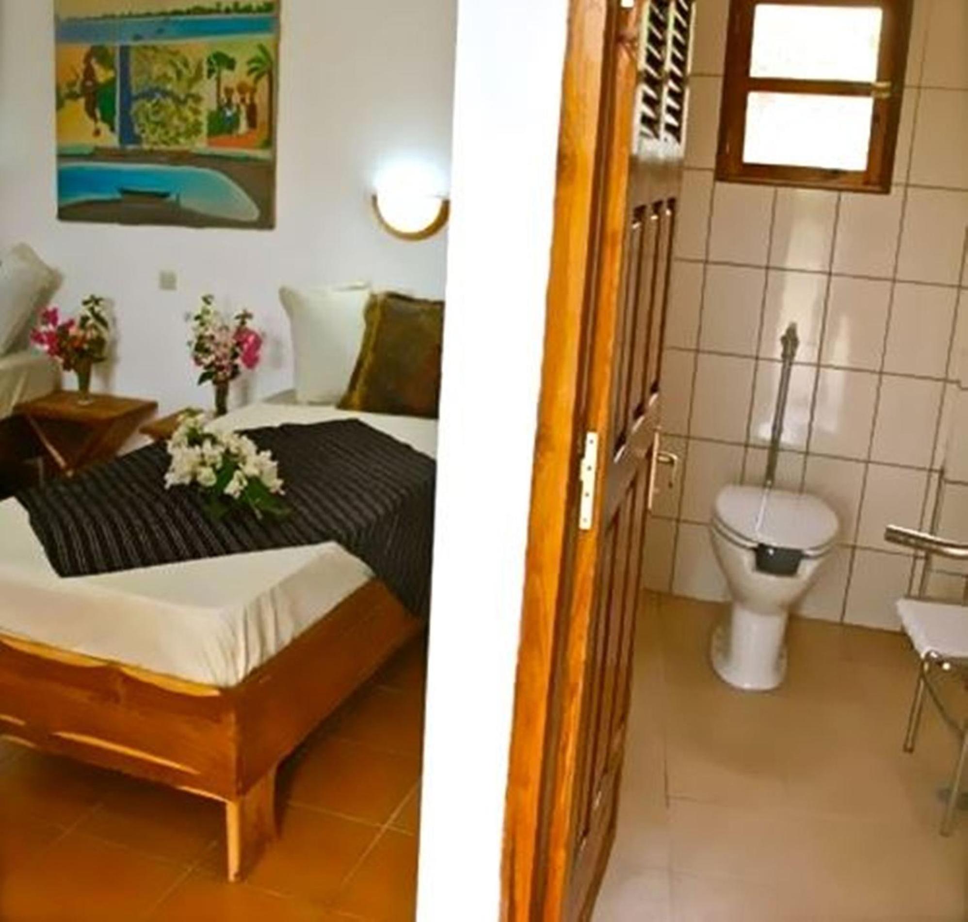 Casa Motel Ziguinchor Exteriör bild