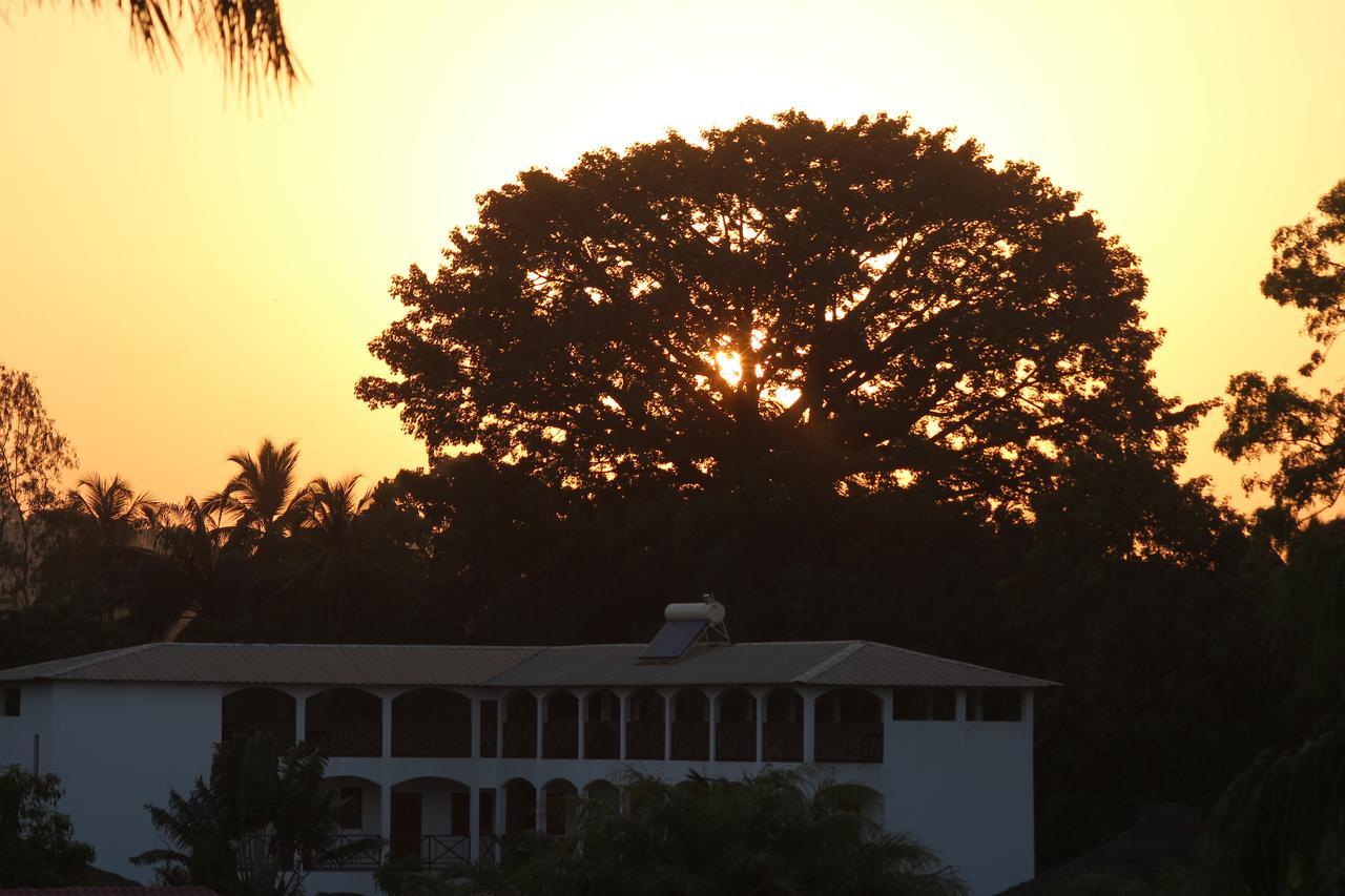 Casa Motel Ziguinchor Exteriör bild